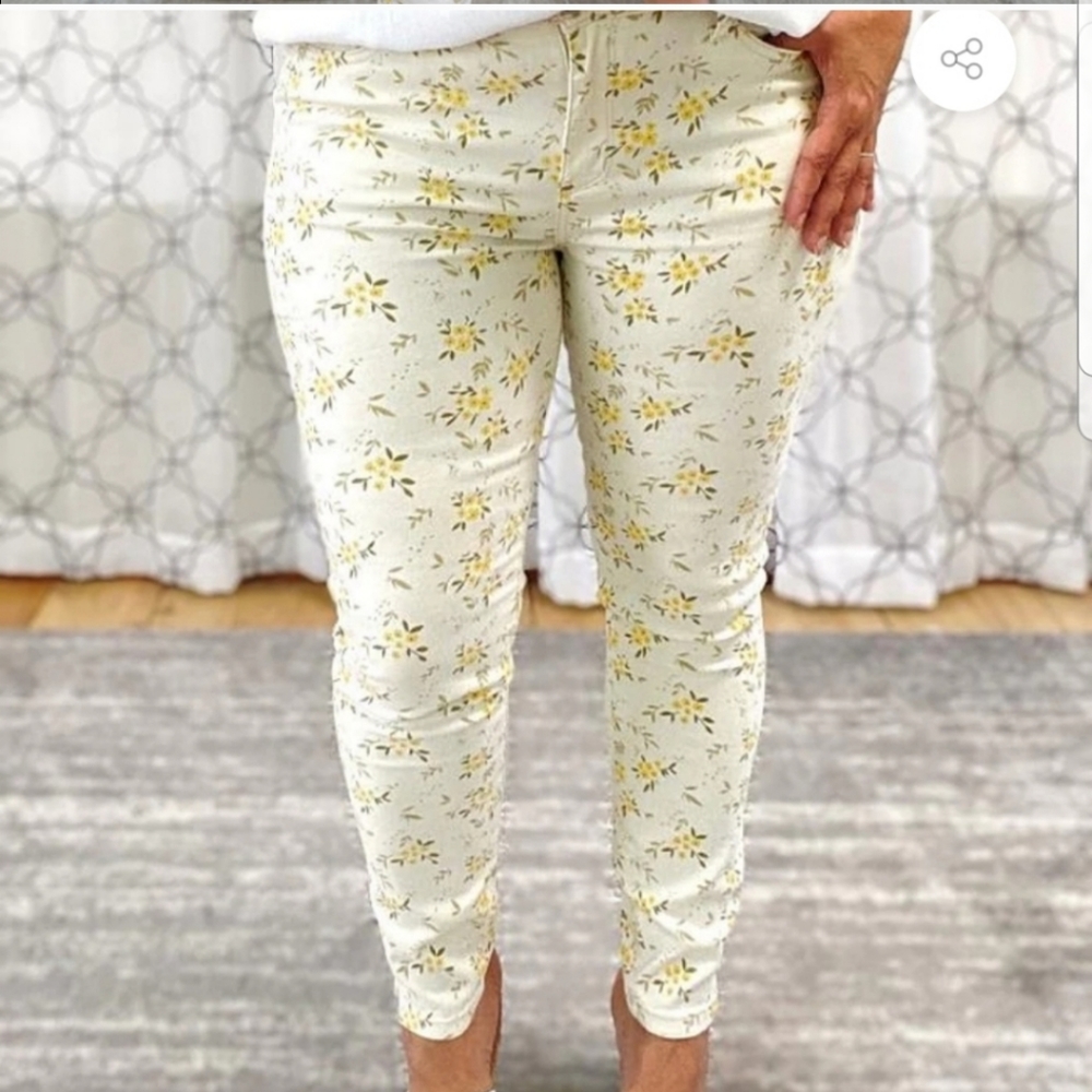 πSale Judy Blue sunshine floral khaki denim summertime summer ππ» Easter - Picture 1 of 8